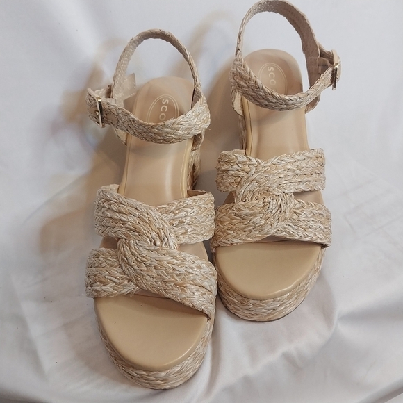 Scoop NYC Beige Platform Sandals - Picture 2 of 5